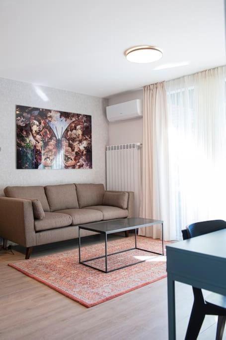 Madrid: A Modern 2-Bedroom Apartment With Parking Sofia Extérieur photo